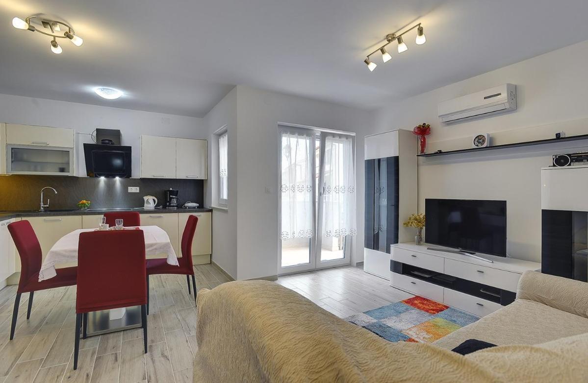 Apartments Elviana プーラ エクステリア 写真